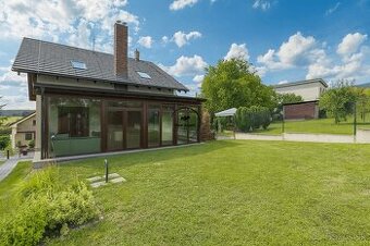 Na predaj 4 izb dom v Poproči s krbom, terasou a garážou