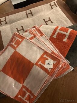 Hermes deka + 3 vankúše