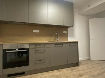 Priestranný 2-izb. byt na prenájom Staré Mesto