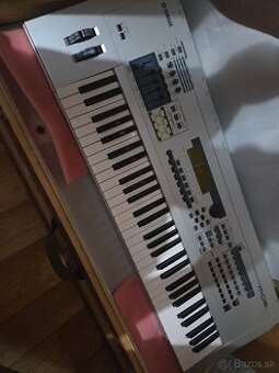 Predám klávesy / syntetizátory – balík alebo samostatne