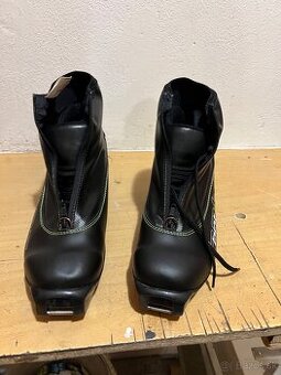 Bežecké topánky - Botas Magna 44