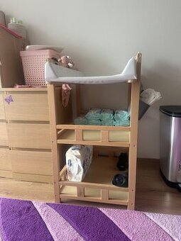 Prebaľovací pult z borovice Jež