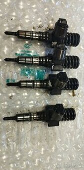 Trysky Vstrekovače Audi 2,0TDI motor  OEM : 03G130073G