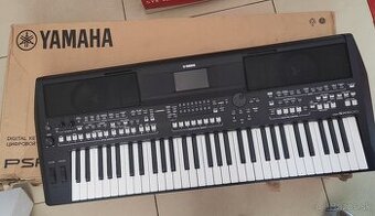 Klávesy Yamaha PSR SX 600