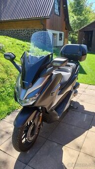 Honda Forza 300
