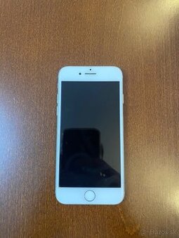 iPhone 7 – 32 GB, strieborný, batéria 90 %
