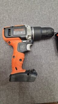 Aku vŕtačka s príklepom Black and Decker