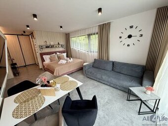 APARTMÁN - Komplet na mieru moderne zariadený s terasou v Hr