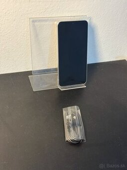 Predám Samsung Galaxy S22 8GB Rám 128GB Silver Bežná známky