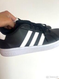 Kožené tenisky adidas