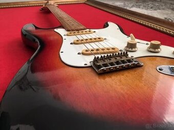 Vintage elektrická gitara typu Stratocaster