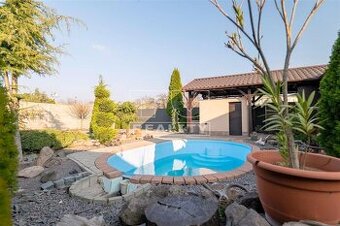 Na predaj výnimočný rodinný dom s bazénom Veľké Bielice...