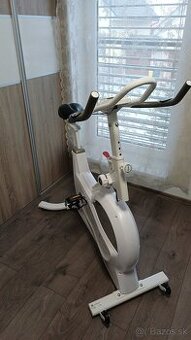 Cyklistický trenažér Capital Sports