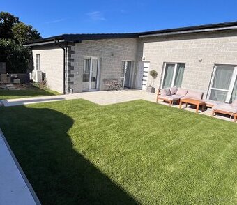 Krásny 3,5 izbový átriový rodinný dom v obci Beladice - 1