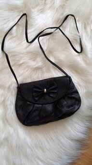 Čierna crossbody kabelka