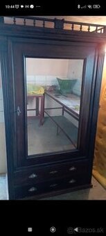 Starožitný nábytok