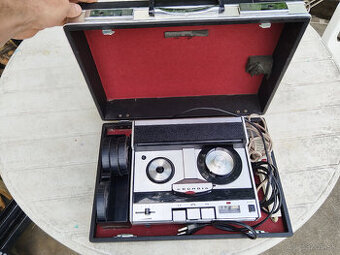 starý kufríkový diktafón
