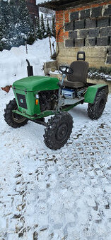 Malotraktor s vlečkou domácej výroby