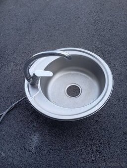 Predám drez s batériou.