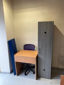 Stôl skrinka stolička