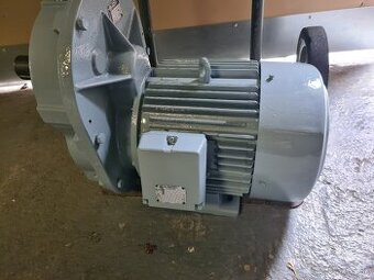Predám veľkú priamu prevodovku ZTS s el.motorom 3kW