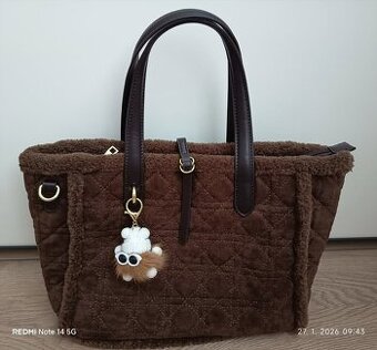 Väčšia kabelka v krásnej čoko farbe, s príveskom, NOVÁ