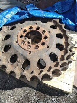 Hnacie koleso pre ruský buldozér