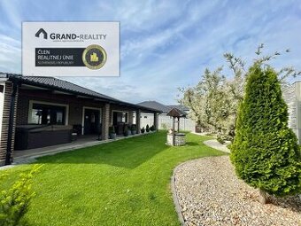 Na predaj moderná štýlová novostavba s garážou a pozemkom