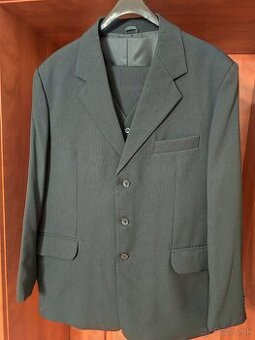 Čierny pánsky oblek s vestou