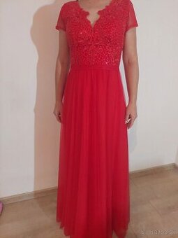 Spolocenske cervene saty