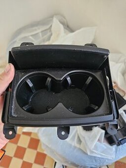 Audi a6 c7 držiak na nápoje