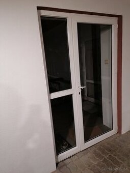 Plastové dvere s dvojsklom