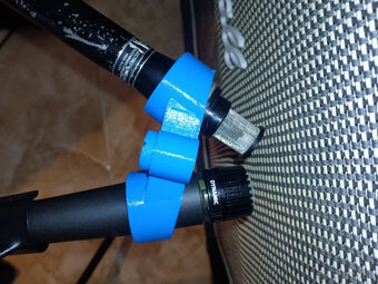 drziak dvoch SHURE SM57 mikrofonov 55°