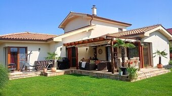Štýlový 4-izbový rodinný dom v Mojši na predaj