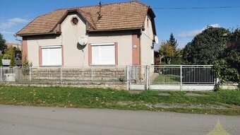 REZERVOVANÉ - Čiastočne zrekonštruovaný rodinný dom s letnou