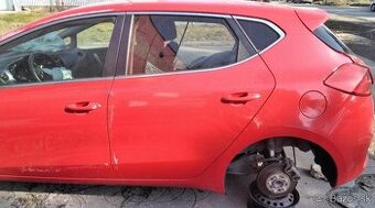 KIA CEED 1.4 CRDI 2015 Predám DVERE, MOTOR, PREVODOVKA 6 rýc
