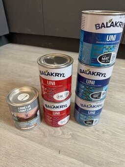 Balakryl biely 2ks, čierna matná 3ks, lak vysoký lesk