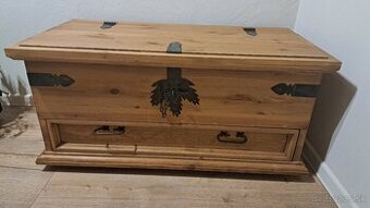 Drevená retro truhlica