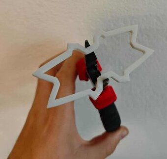 Drážková spona na montáž káblov alebo rúr (husí krk)