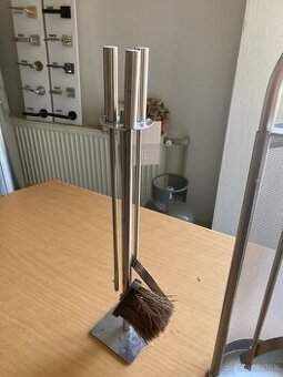 Krbové náradie ku krbu