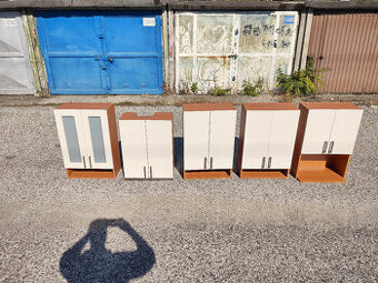 (50)  Horné kuchynské skrinky