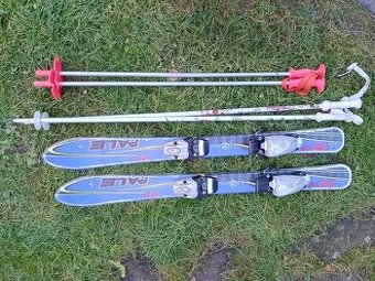 Detské carvingové lyže.