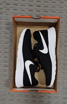 Nike tenisky