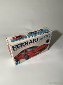 Staré/retro autíčko na ovládanie Ferrari