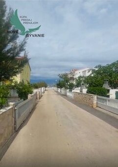 Apartmán s dvorom len 80m od mora na ostrove Vir v Chorvátsk