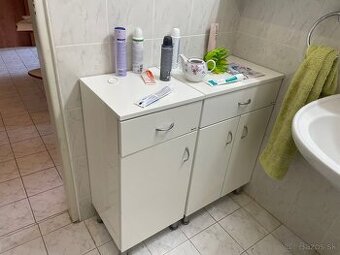 Skrinky do kúpeľne alebo kdekoľvek (zachovalé)