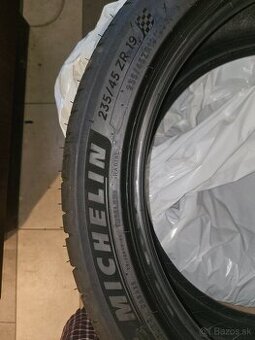 Predám Michelin 235/45 ZR19