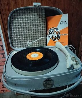 Kufríkový gramofon Supraphon GE080-1964-