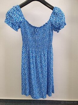 Modré kvietkove šaty