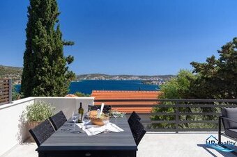 ☀Rogoznica(HR)- zariadený moderný apartmán s výhľadom na mor
